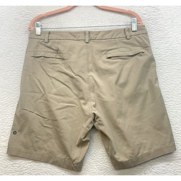 Lululemon Commission Shorts Mens Large 33 Tan Chino Stretch Golf Wicking Casual - Picture 2 of 11